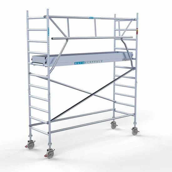 Alumīnija tornis 90х305 cm 4,2m darba augstums* ar oglekļa platformu + salokāmas margas no 1 puses Alumīnija tornis 90х305 cm 4,2m darba augstums* ar oglekļa platformu + salokāmas margas no 1 puses