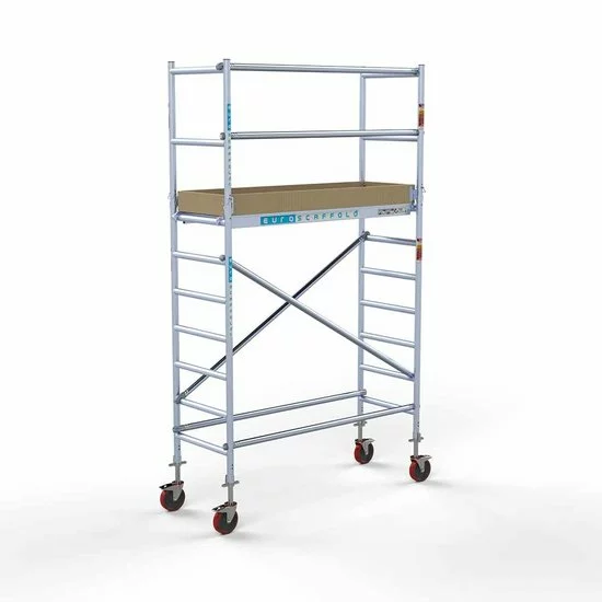Alumīnija tornis 75х190 cm 4,2m darba augstums* ar oglekļa platformu Alumīnija tornis 75х190 cm 4,2m darba augstums* ar oglekļa platformu