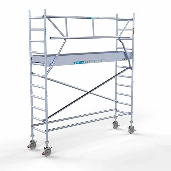 Alumīnija tornis 75х305 cm 4,2m darba augstums* ar oglekļa platformu + salokāmas margas no 1 puses Alumīnija tornis 75х305 cm 4,2m darba augstums* ar oglekļa platformu + salokāmas margas no 1 puses
