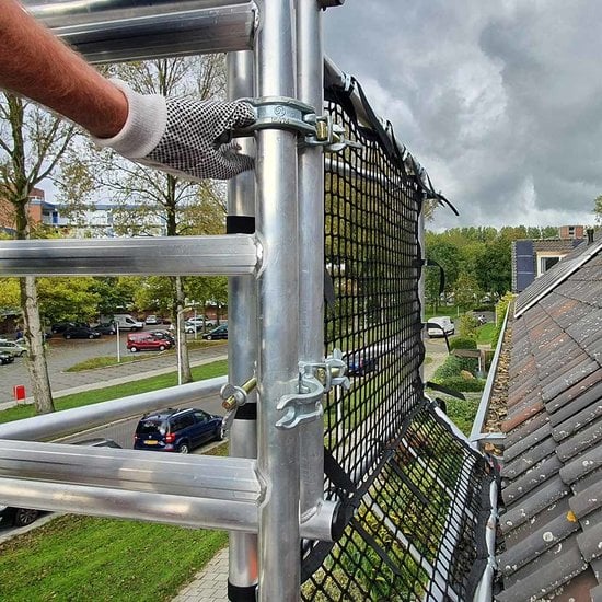 Alumīnija tornis 135х250 cm 8,2m darba augstums* ar liftu saules paneļiem un jumtas malu aizsardzību Safeguard Alumīnija tornis 135х250 cm 8,2m darba augstums* ar liftu saules paneļiem un jumtas malu aizsardzību Safeguard