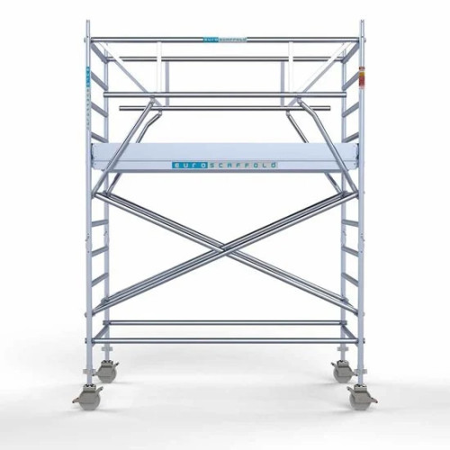 Alumīnija tornis 135х250 cm 4,2m darba augstums* salokāmas margas no 2 pusēm Alumīnija tornis 135х250 cm 4,2m darba augstums* salokāmas margas no 2 pusēm