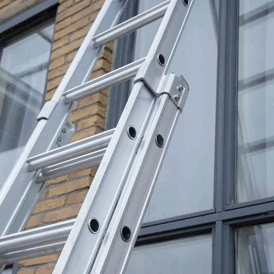 Divu sekciju kāpnes 2x8 pakāpieni Divu sekciju kāpnes 2x8 pakāpieni